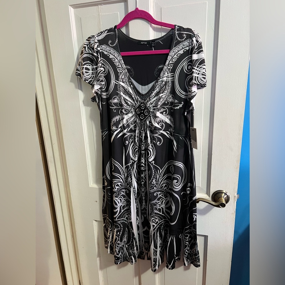 NWT Apt 9 1X beautiful grey and white dress 1X